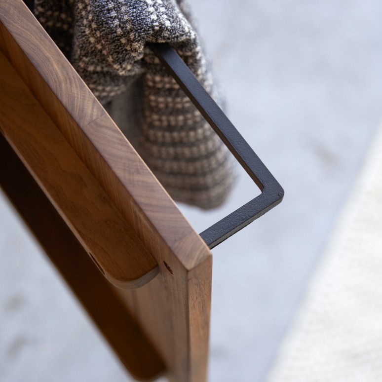 Stelle - Mobile lavabo in legno di noce massello e marmo cream