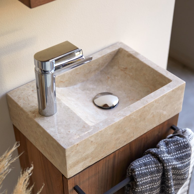 Stelle - Wastafelmeubel van massief notenhout en crèmekleurig marmer