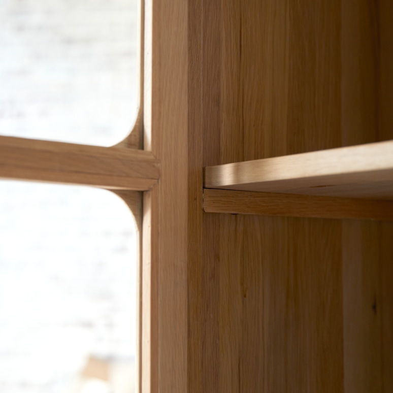 Marthe - Garderobenschrank aus Massiveiche