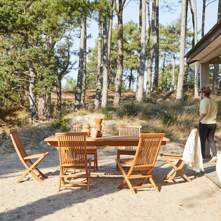 Capri - Rectangular solid acacia garden set with 6 chairs.