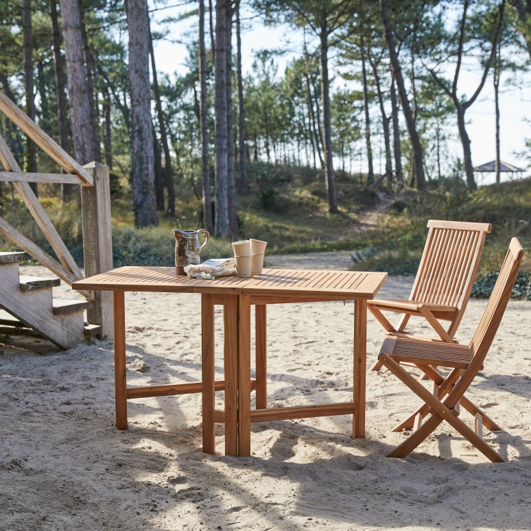 Capri - Folding garden table in solid acacia for 2-4 people