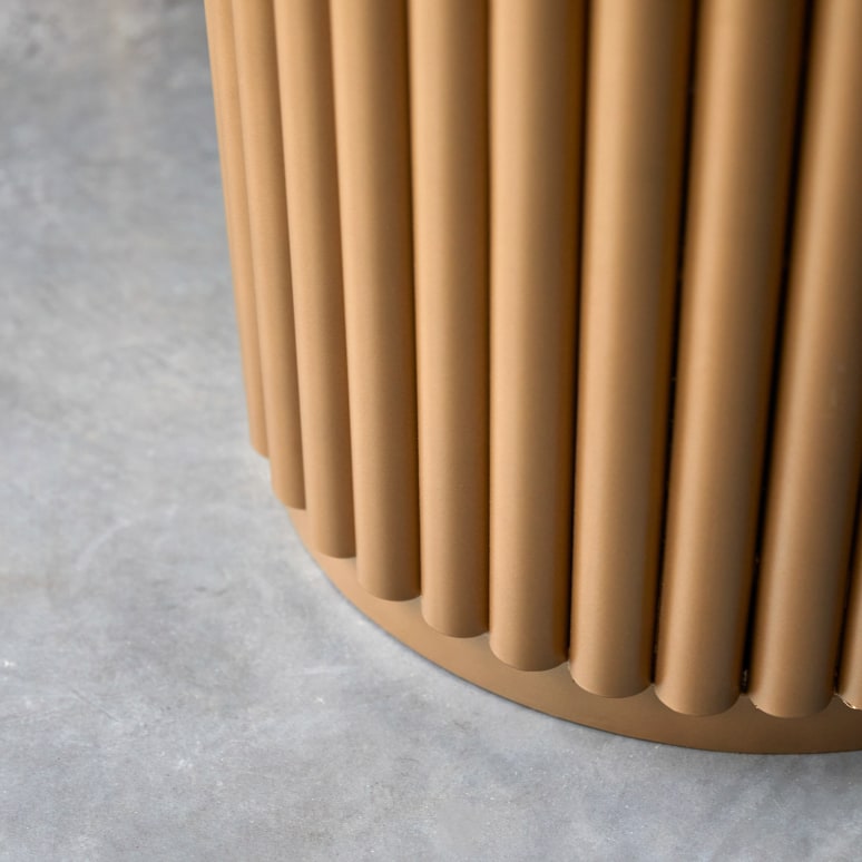 Isaure - Metal and terrazzo round table