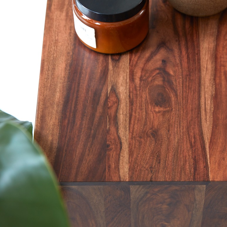 Kwarto - Solid sheesham three-drawer bedside table