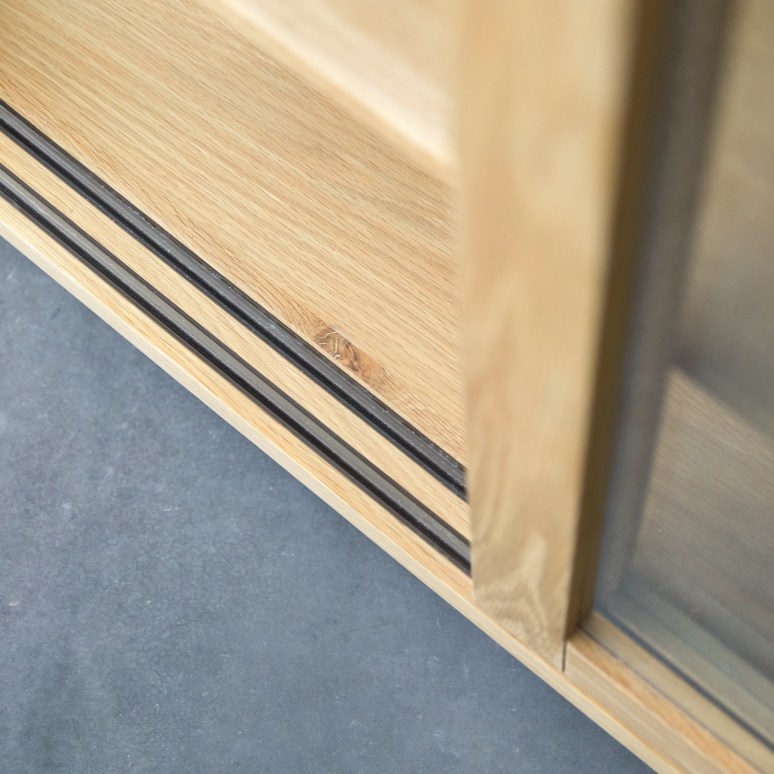 Adel - Armoire de rangement en chêne massif