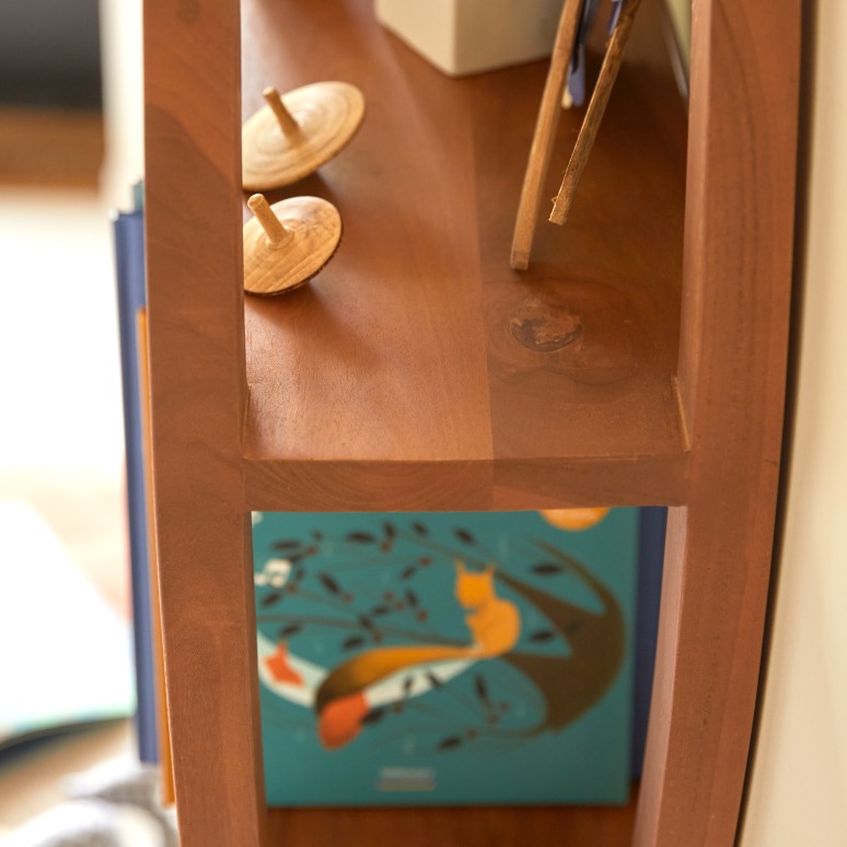 Ying Yang - Mensola da parete per bambini in teak massello