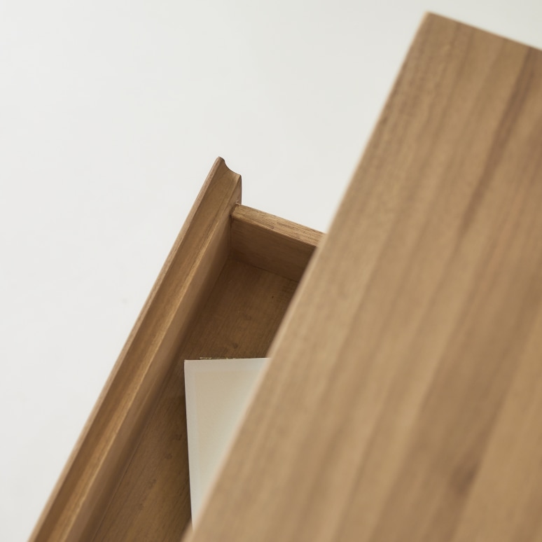 Eden - Kinderbureau van massief teak met opbergkastje