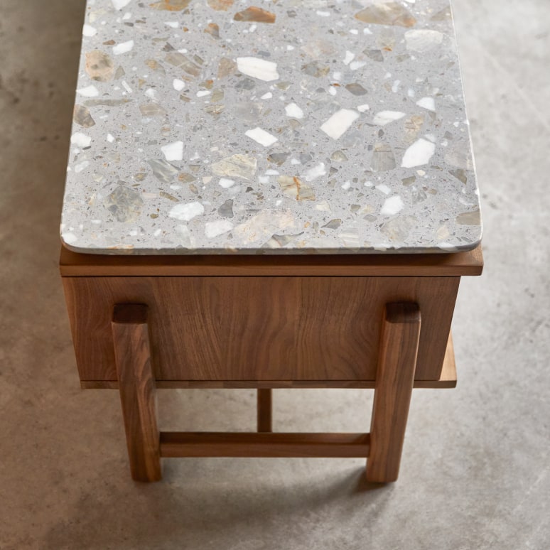 Isaure - TV-Schrank aus Nussbaum massiv und Premium-Terrazzo 175 cm