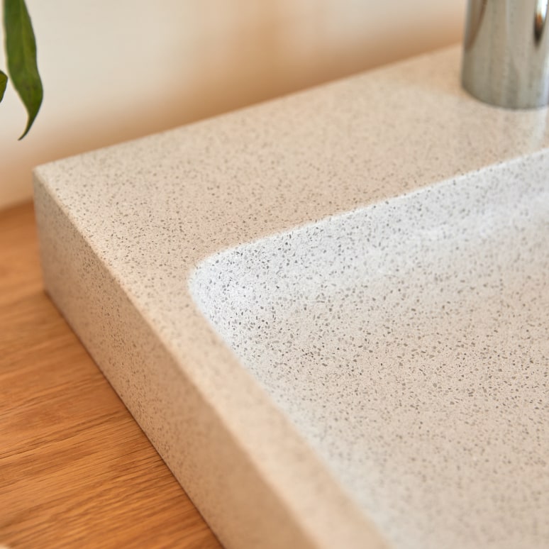 Timon - Quadratisches Waschbecken aus Premium-Terrazzo White