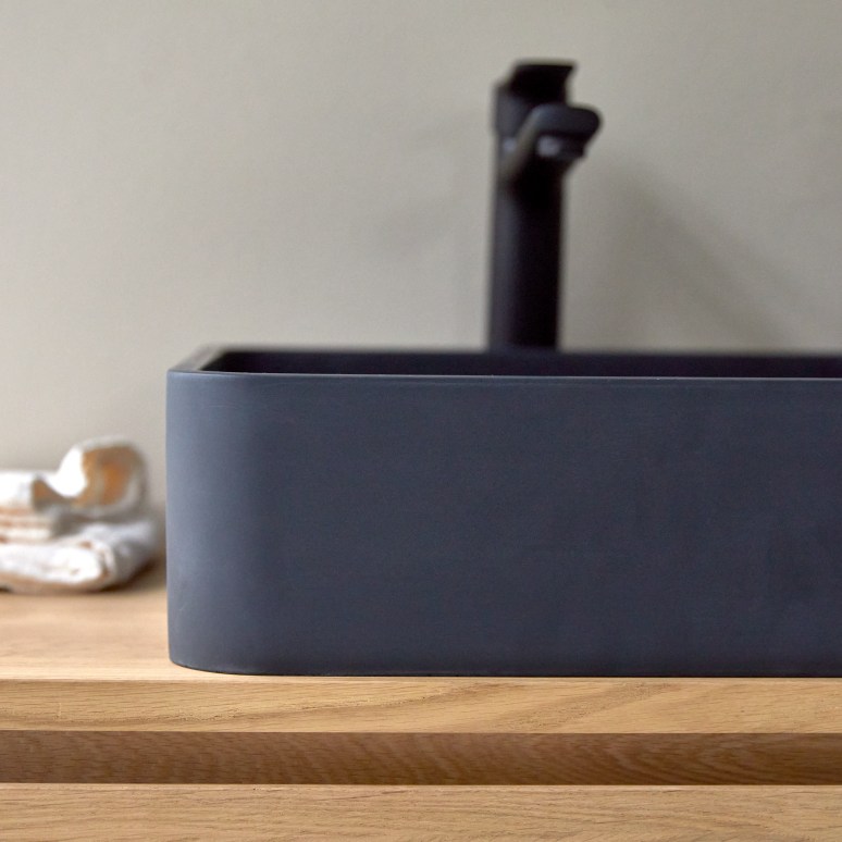 Thaïs - Square washbasin in black terrazzo 