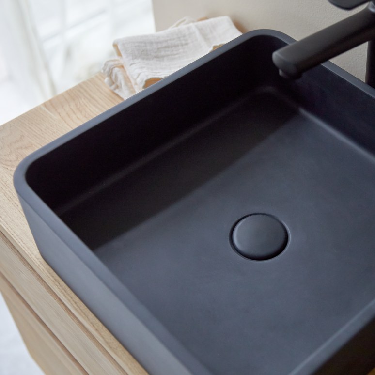 Thaïs - Square washbasin in black terrazzo 