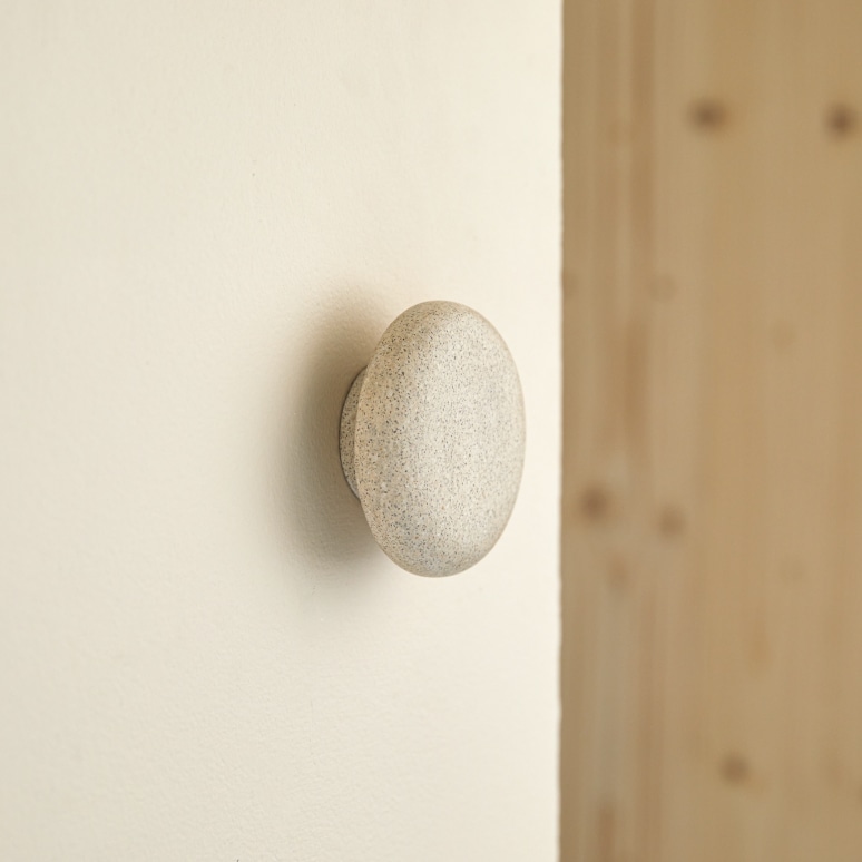 Eda - Wall hook in cream terrazzo