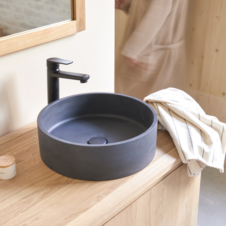 Gina - Round black terrazzo washbasin