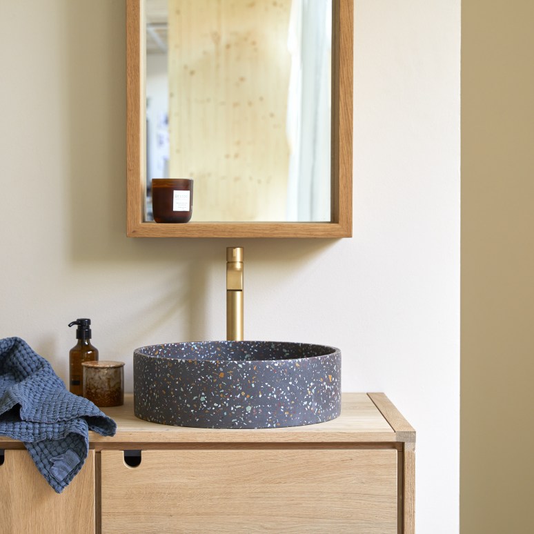 Gina - Round confetti terrazzo basin