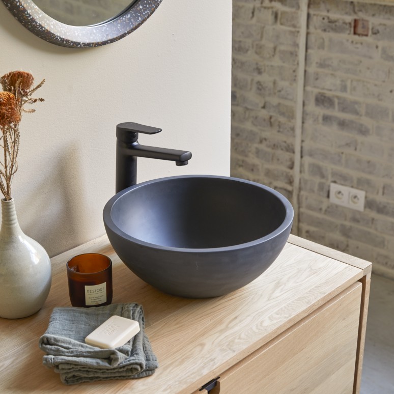 Micha - Round black terrazzo basin