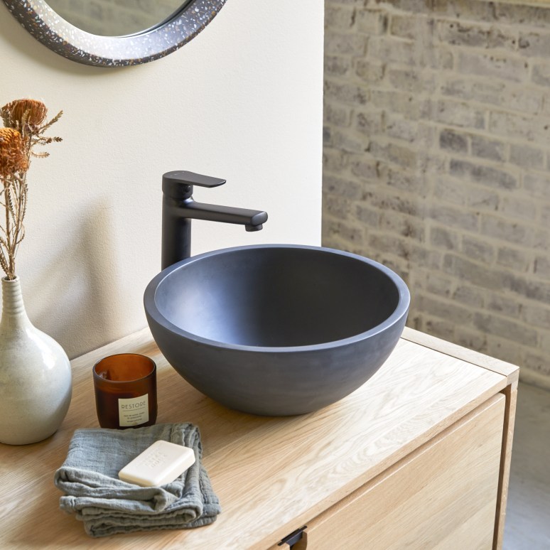 Micha - Round washbasin in black concrete ∅ 36 cm