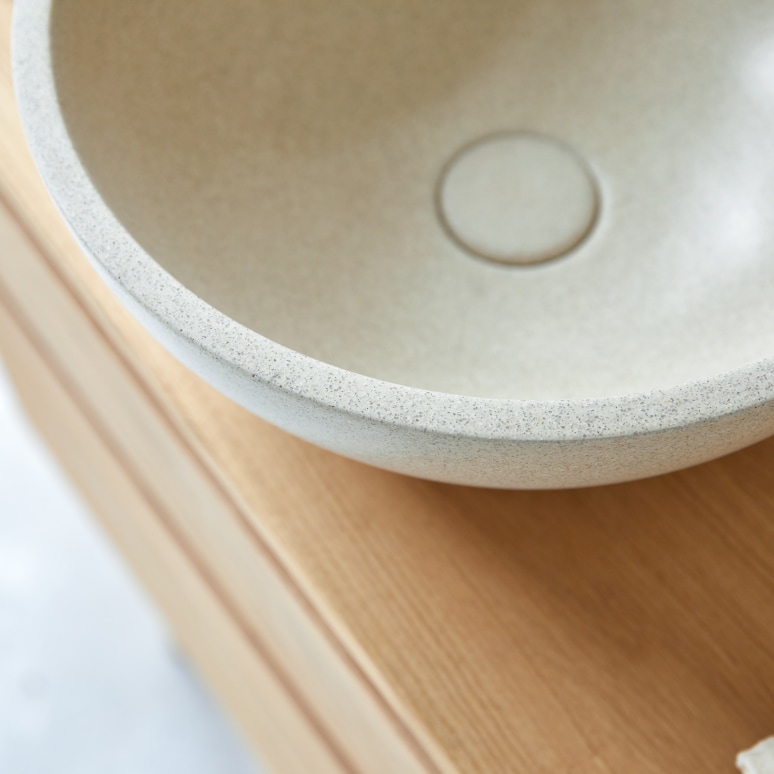 Micha - Rundes Waschbecken aus cremefarbenem Terrazzo