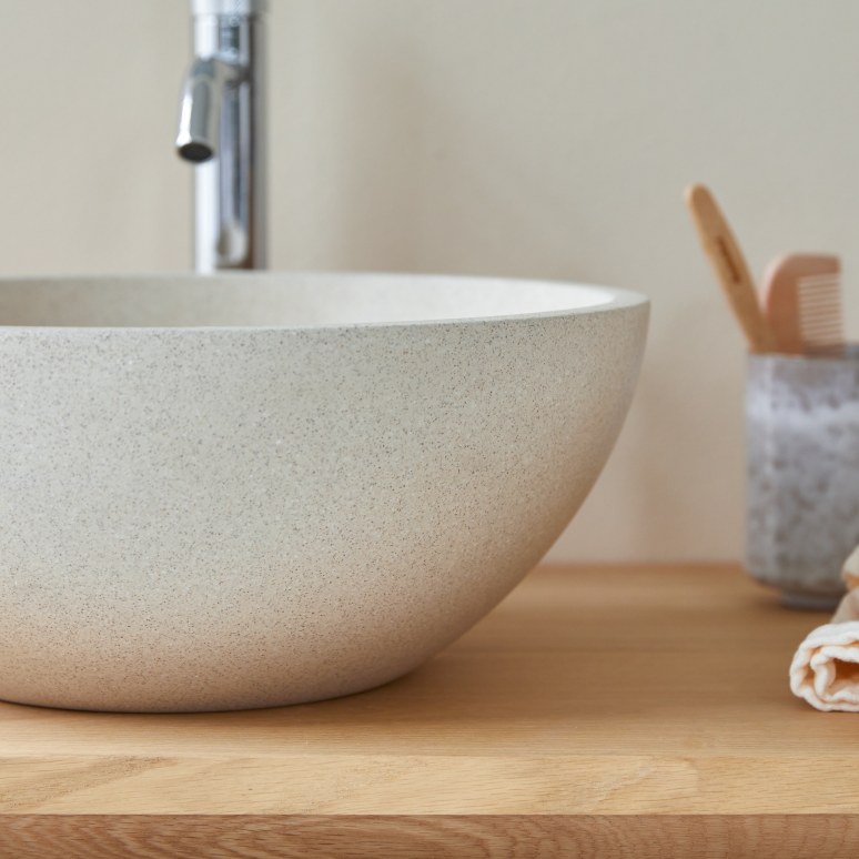 Micha - Round  washbasin in cream terrazzo