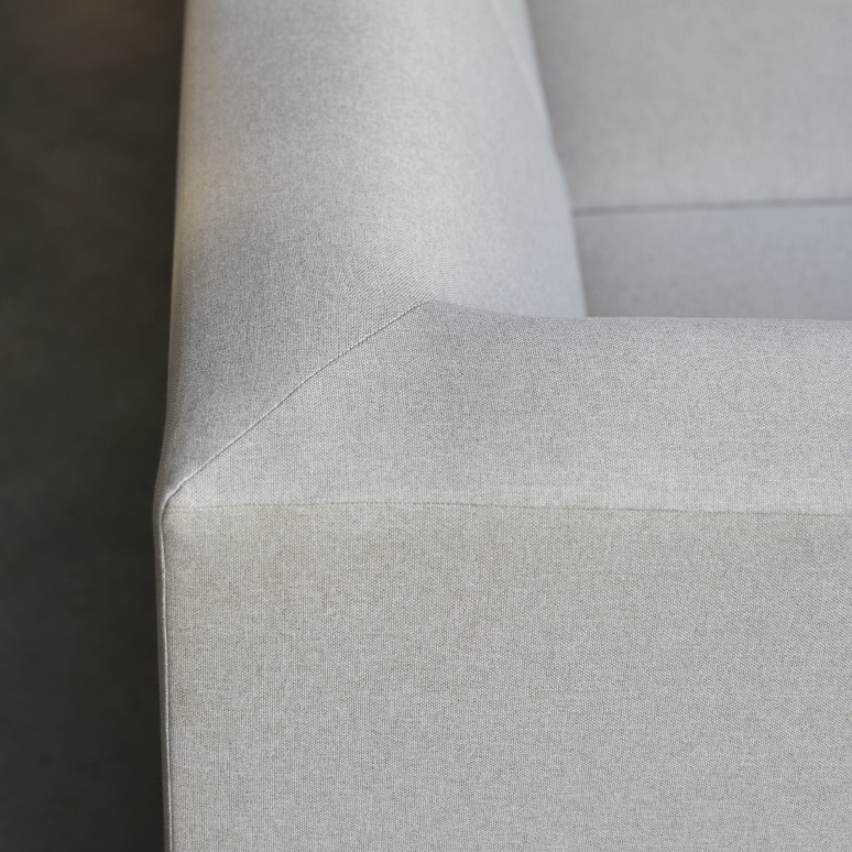 Lars - Left-hand corner sofa in ecru fabric 295 x 185 cm, seats 5