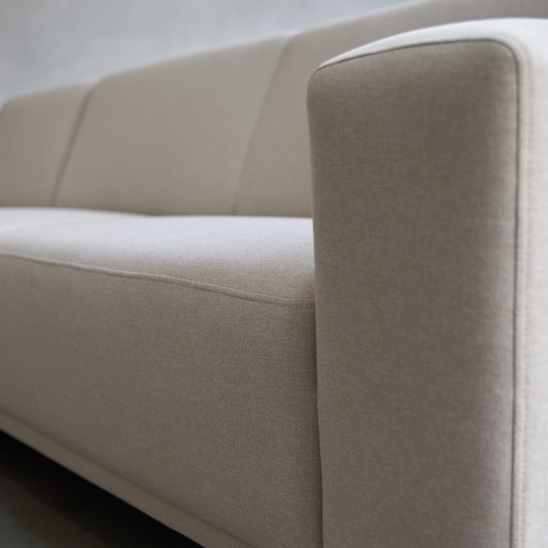 Lars - Sofa mit Eckelement links und ecrufarbenem Stoffbezug 300 x 150 cm ,5-Sitzer