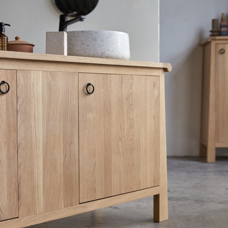 Volute - Waschtischunterschrank aus massiver Eiche 160 cm