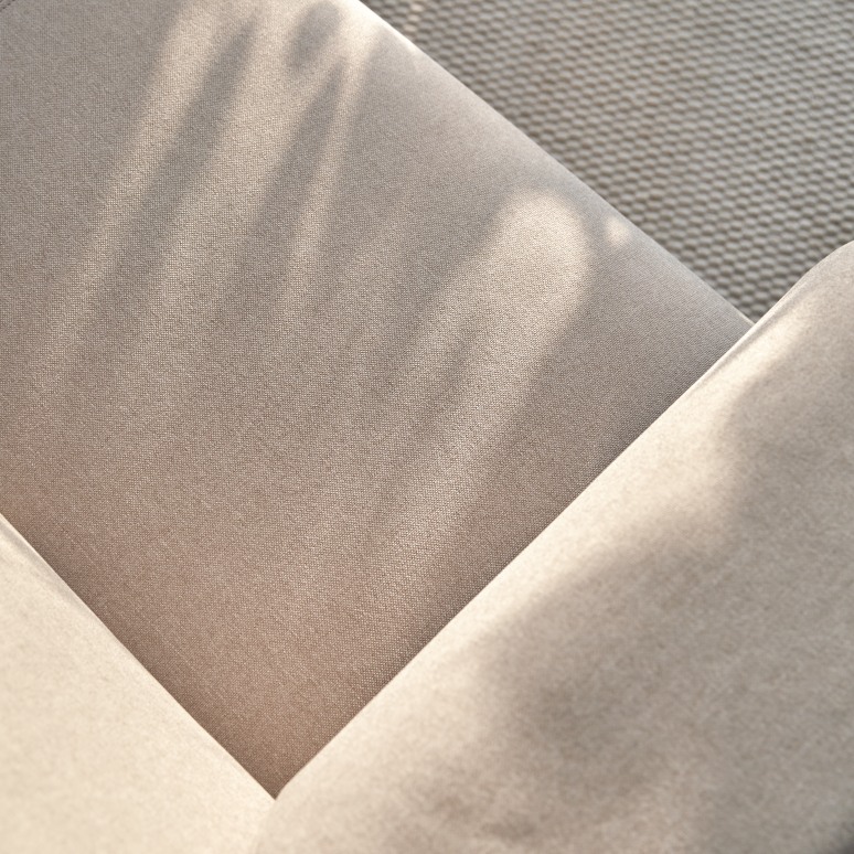 Finn - Ecksofa mit Eckelement rechts und ecrufarbenem Stoffbezug 270 x 180 cm, 4-Sitzer