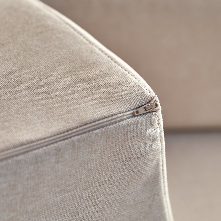 Finn - Ecksofa mit Eckelement rechts und ecrufarbenem Stoffbezug 270 x 180 cm, 4-Sitzer