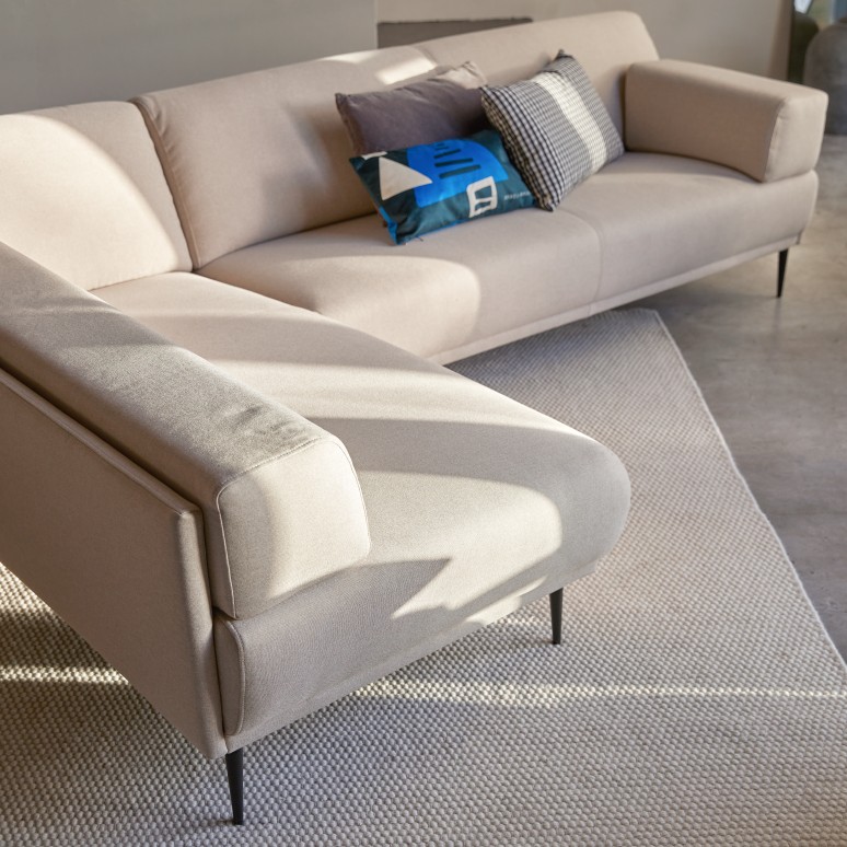 Finn - Ecksofa mit Eckelement links und ecrufarbenem Stoffbezug 270 x 180 cm
