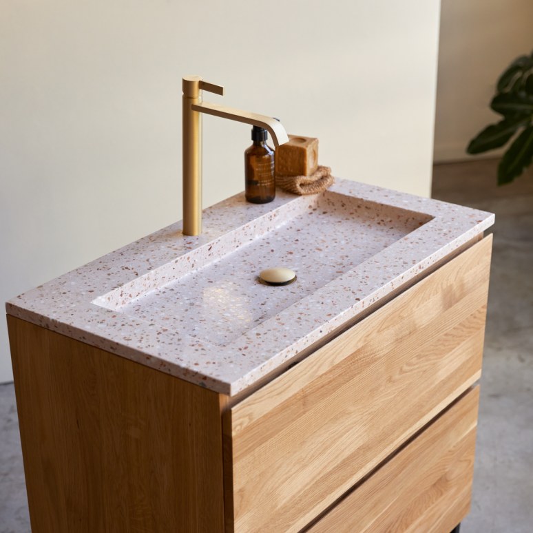 Nova - Vanity unit in solid oak and pink premium terrazzo 80 cm