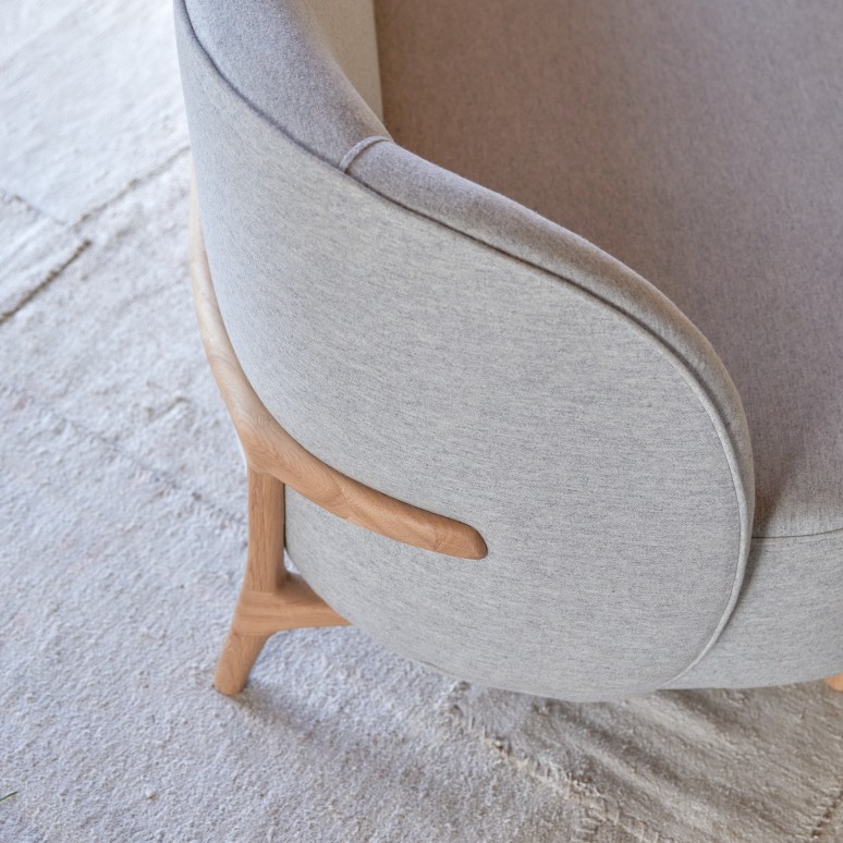 Hoya - 3-Sitzer-Sofa mit massivem Eichenholzgestell und grauem Stoffbezug