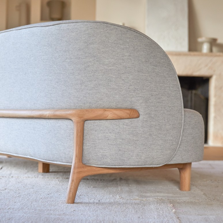 Hoya - 3-Sitzer-Sofa mit massivem Eichenholzgestell und grauem Stoffbezug