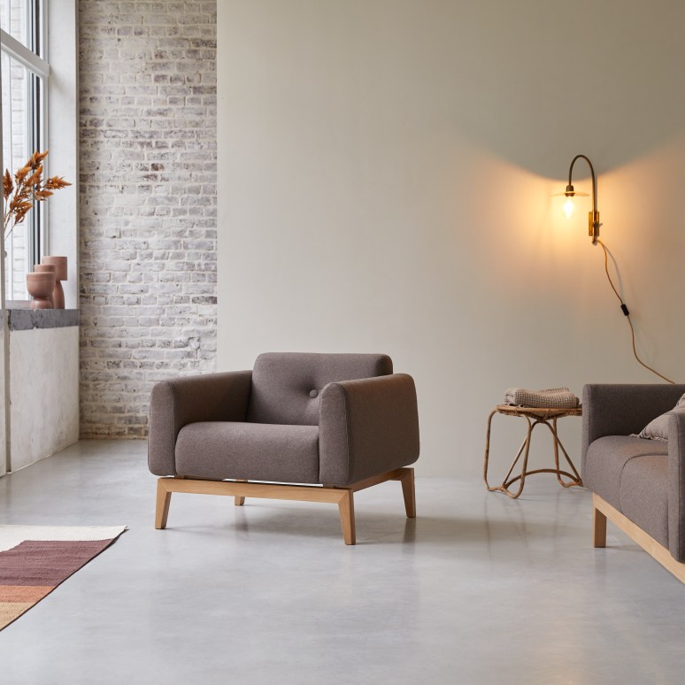 Bjorn - Fauteuil en chêne massif et tissu marron