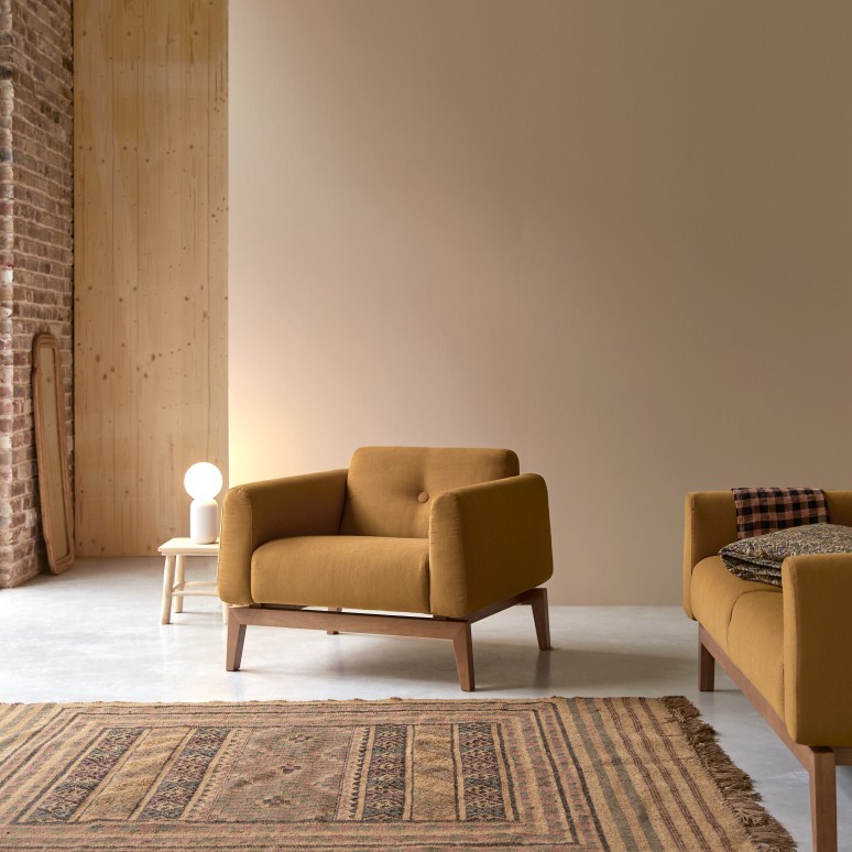 Bjorn - Armchair in solid oak and mustard fabric