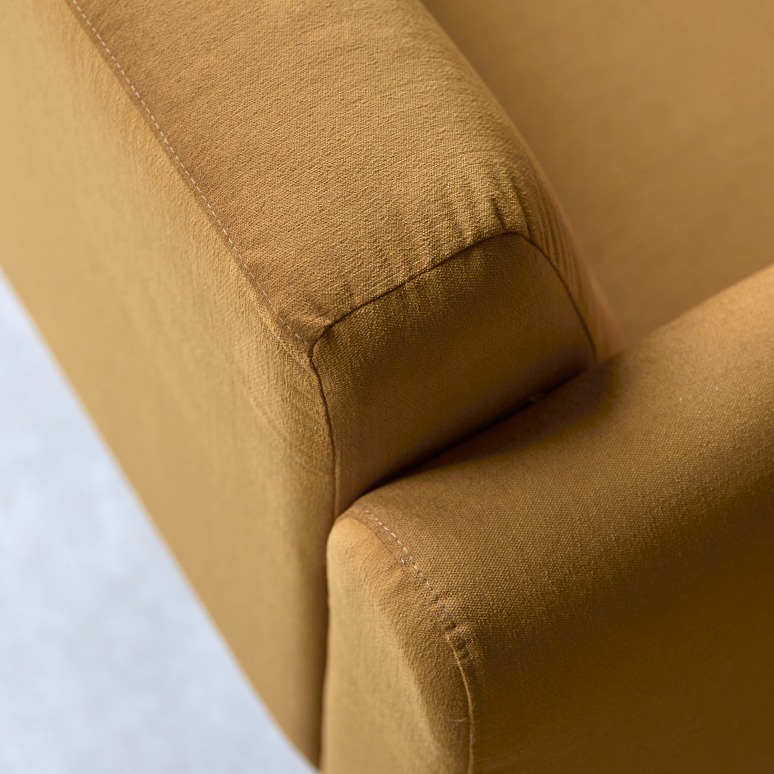 Bjorn - Armchair in solid oak and mustard fabric
