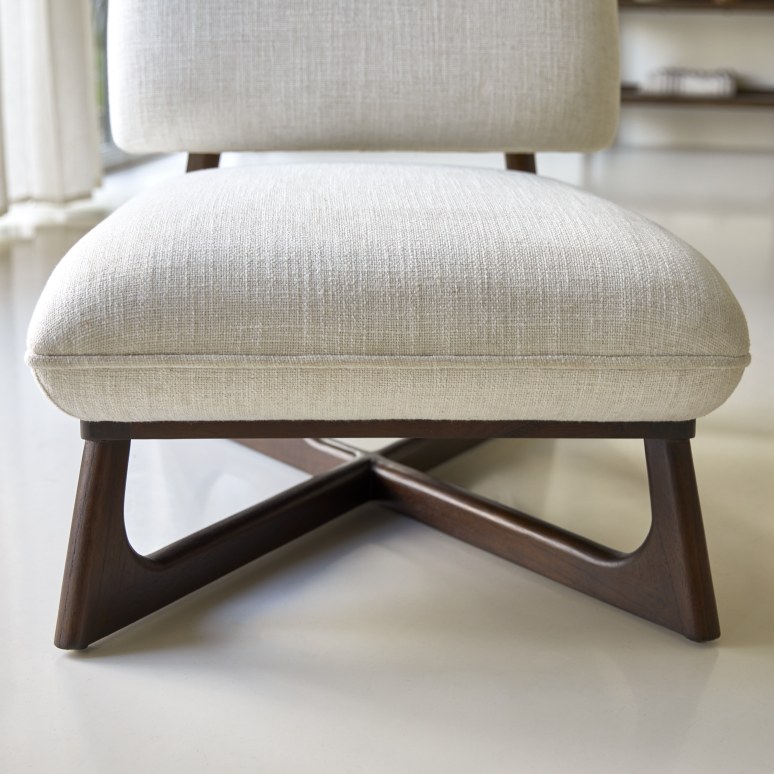 Brune - Lage fauteuil in massief mindihout en ecru stof