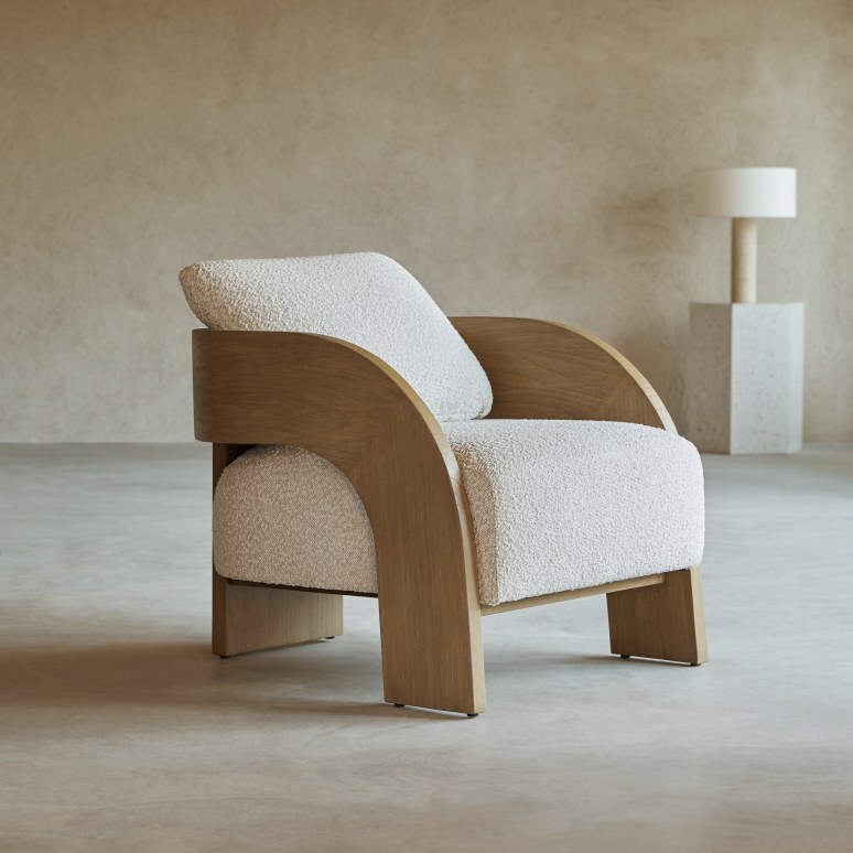 Boti - Fauteuil in massief mindihout en ecru stof
