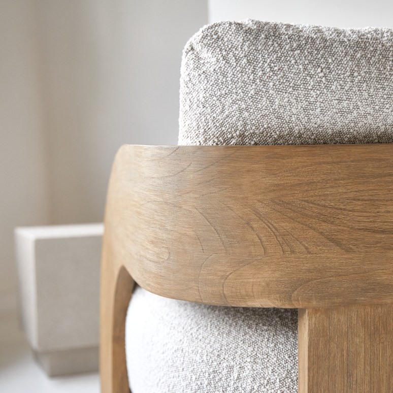 Boti - Fauteuil in massief mindihout en ecru stof