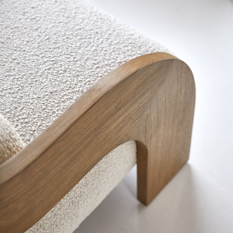 Boti - Sillón de mindi macizo y tela color crudo