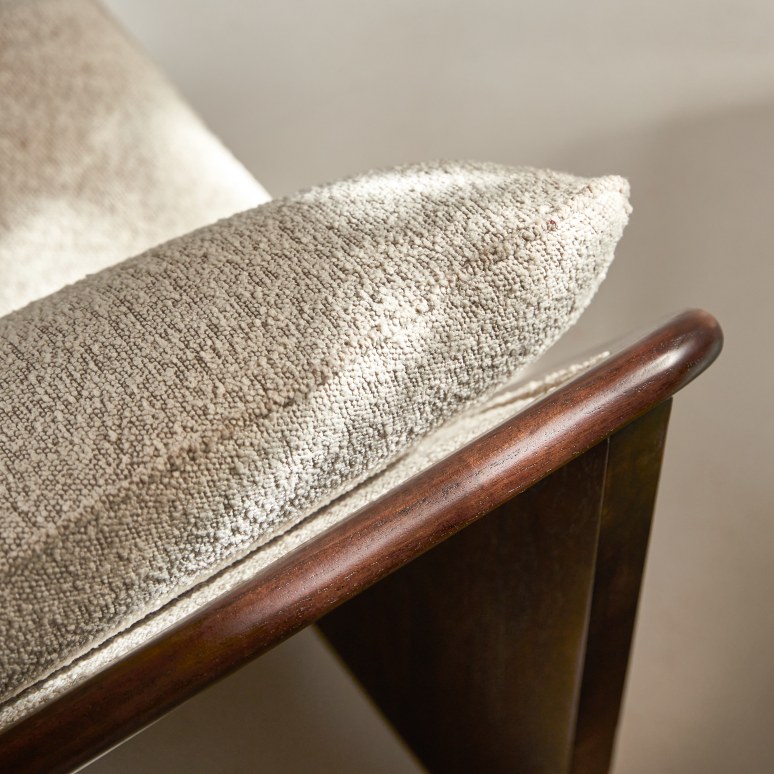 Folk - Fauteuil in massief mindihout en ecru stof