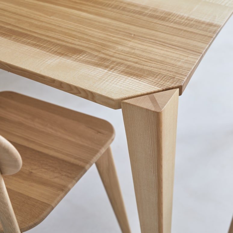 Paulin - Mesa de comedor de fresno-olivo macizo francés para 6-8 personas