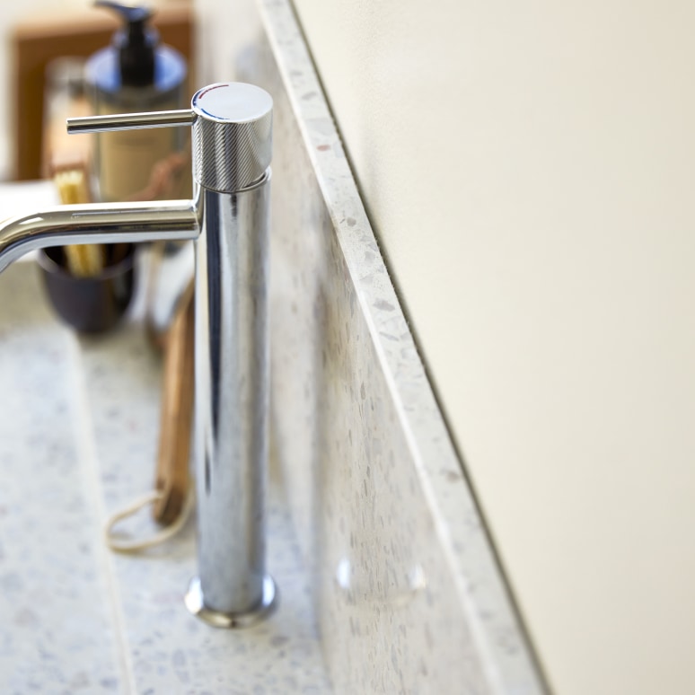 Ava - Spatwand in moon premium terrazzo 80 cm