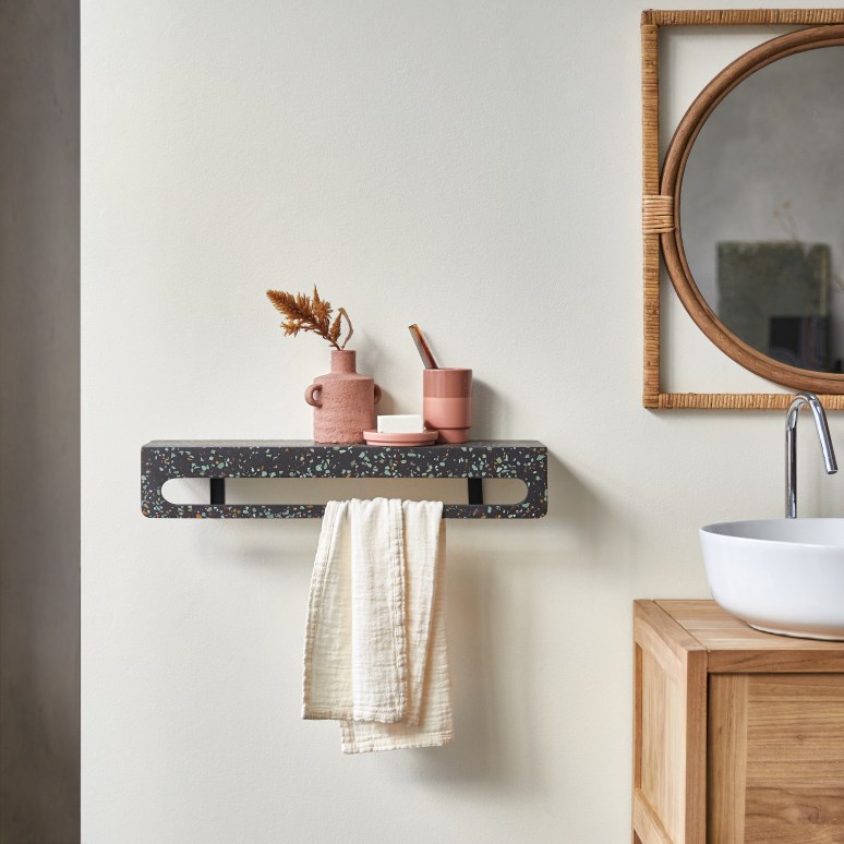 Clea - Wall mounted towel rail in confetti terrazzo