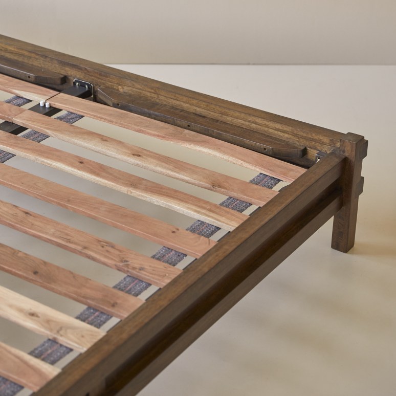 Arko - Bett aus massivem Mangoholz 160x200 cm