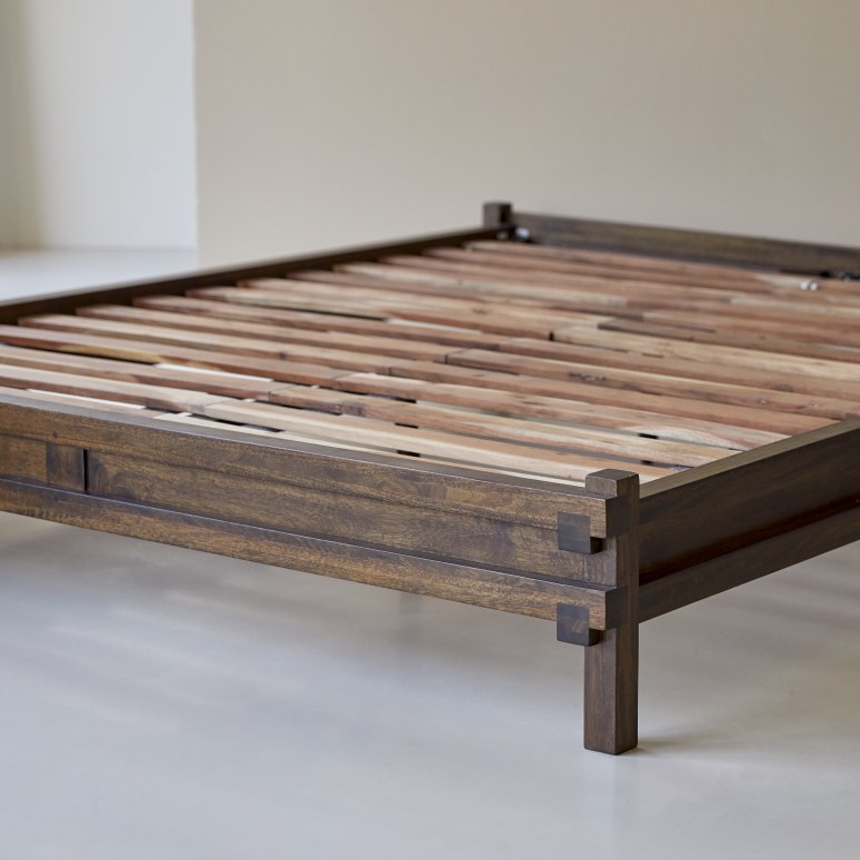 Arko - Solid mango bed 160x200 cm