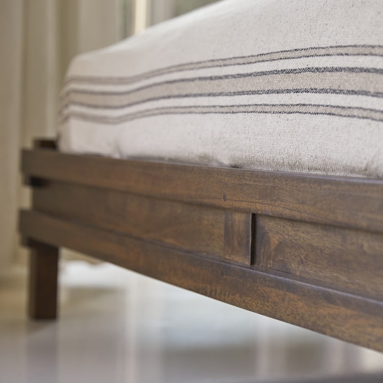 Arko - Bett aus massivem Mangoholz 160x200 cm