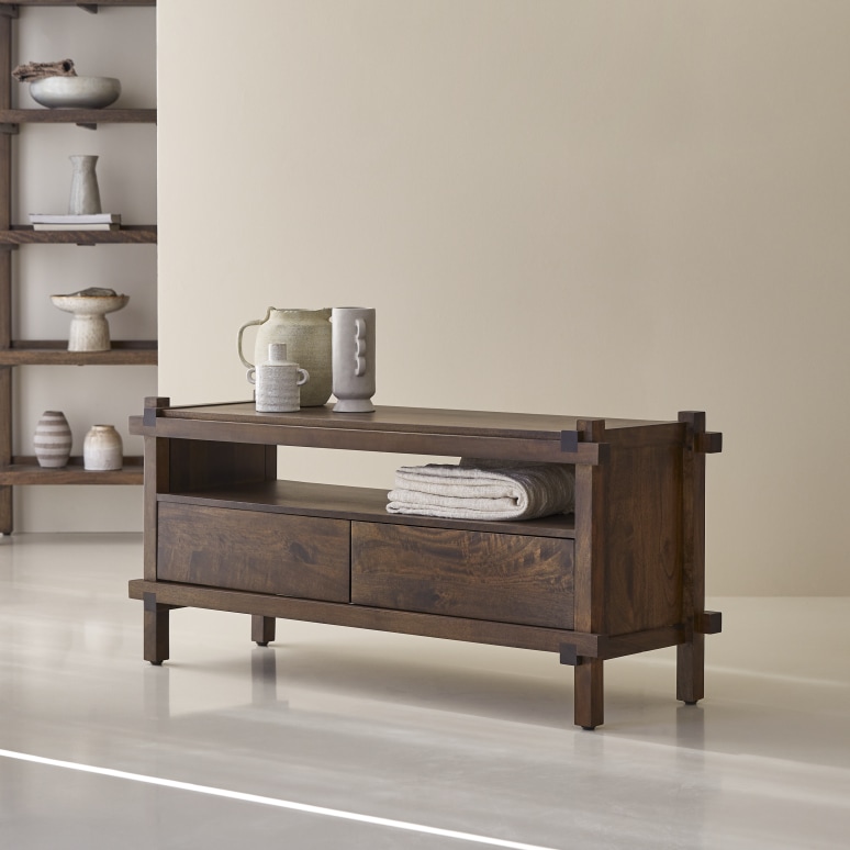 Arko - Mueble para TV de madera de mango macizo con 2 cajones de 120 cm
