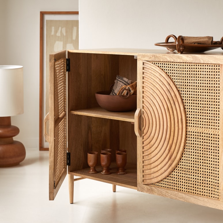 Sina - Buffet in legno di mango massello e rattan da 115 cm