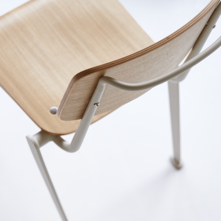 Mio - Sedia in legno di frassino e metallo cream