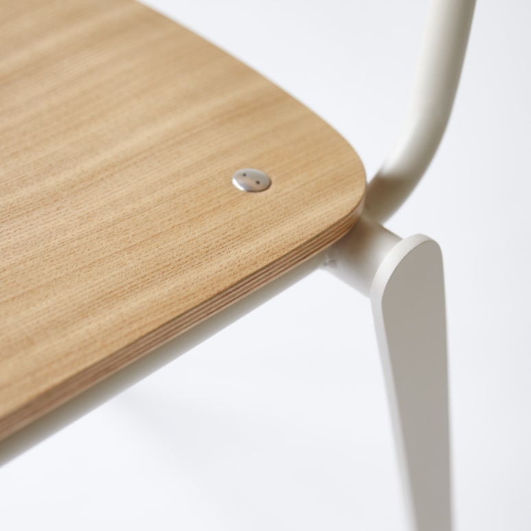 Mio - Stuhl aus Eschenholz und Metall cream