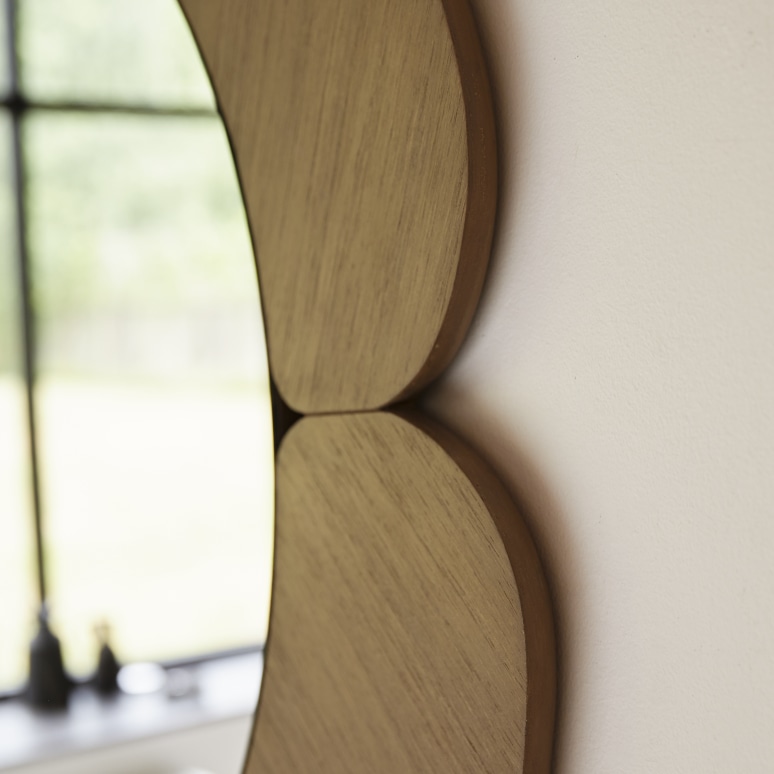 Sara - Round mirror in light mindi wood, 110x110 cm