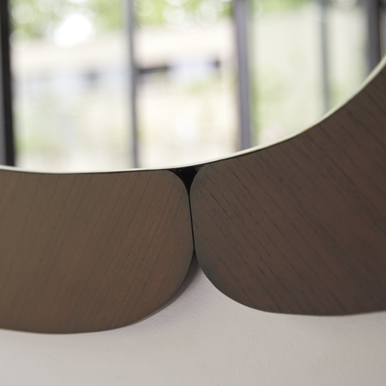 Eda - Specchio ovale in legno di mindi scuro 75x115 cm